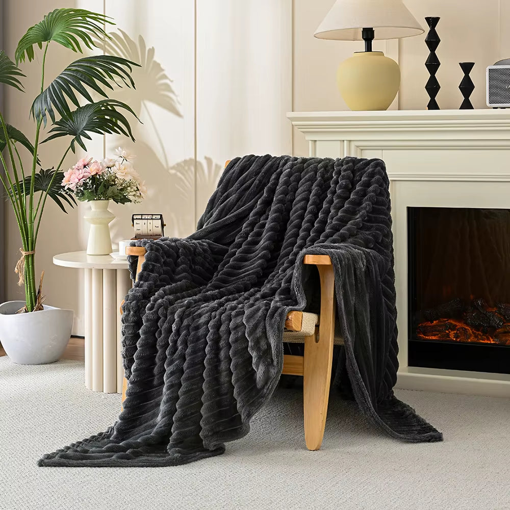 Flannel Blanket, Imitation Rabbit Fur Blanket, Soft and Warm Sofa Blanket, for Napping, Office, Outdoor Camping, for All Seasons